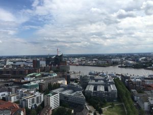 Blick vom Michel auf den Hafen und die Elbphilharmonie